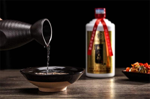 泸州老窖52度铁盒酒,珍藏品质享受