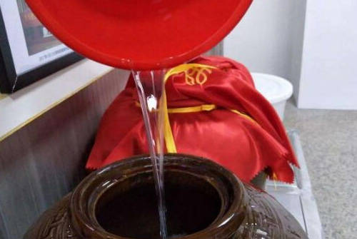 郎酒53度酱香型白酒多少钱一瓶_53度vv郎酒价格表