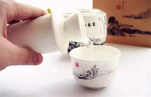 宜宾五粮液酒荣华富贵价格_五粮液荣华富贵酒